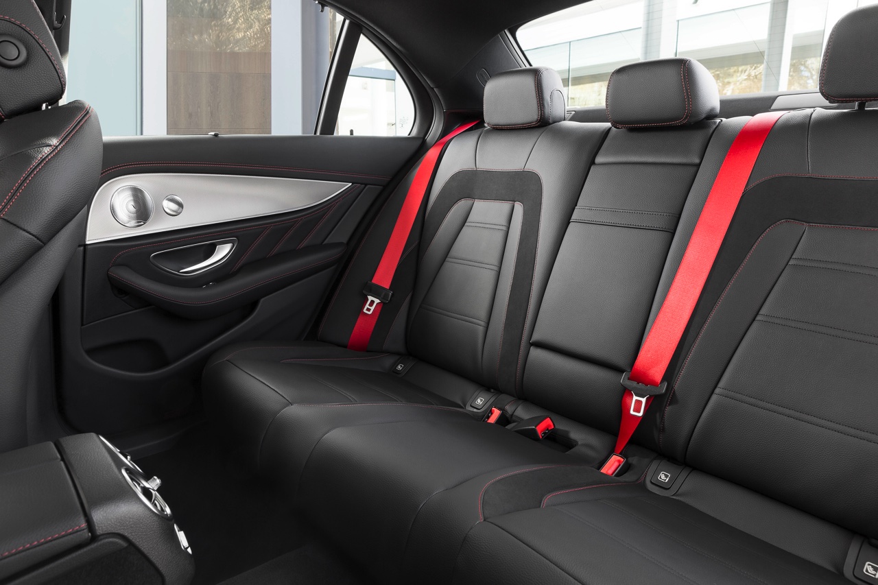 Mercedes-AMG introduceert de eerste AMG-versie van de nieuwe E-Klasse, de E 43 4Matic met 401 pk.