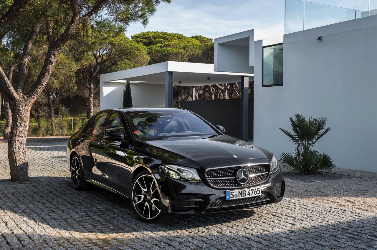 Mercedes-AMG introduceert de eerste AMG-versie van de nieuwe E-Klasse, de E 43 4Matic met 401 pk.