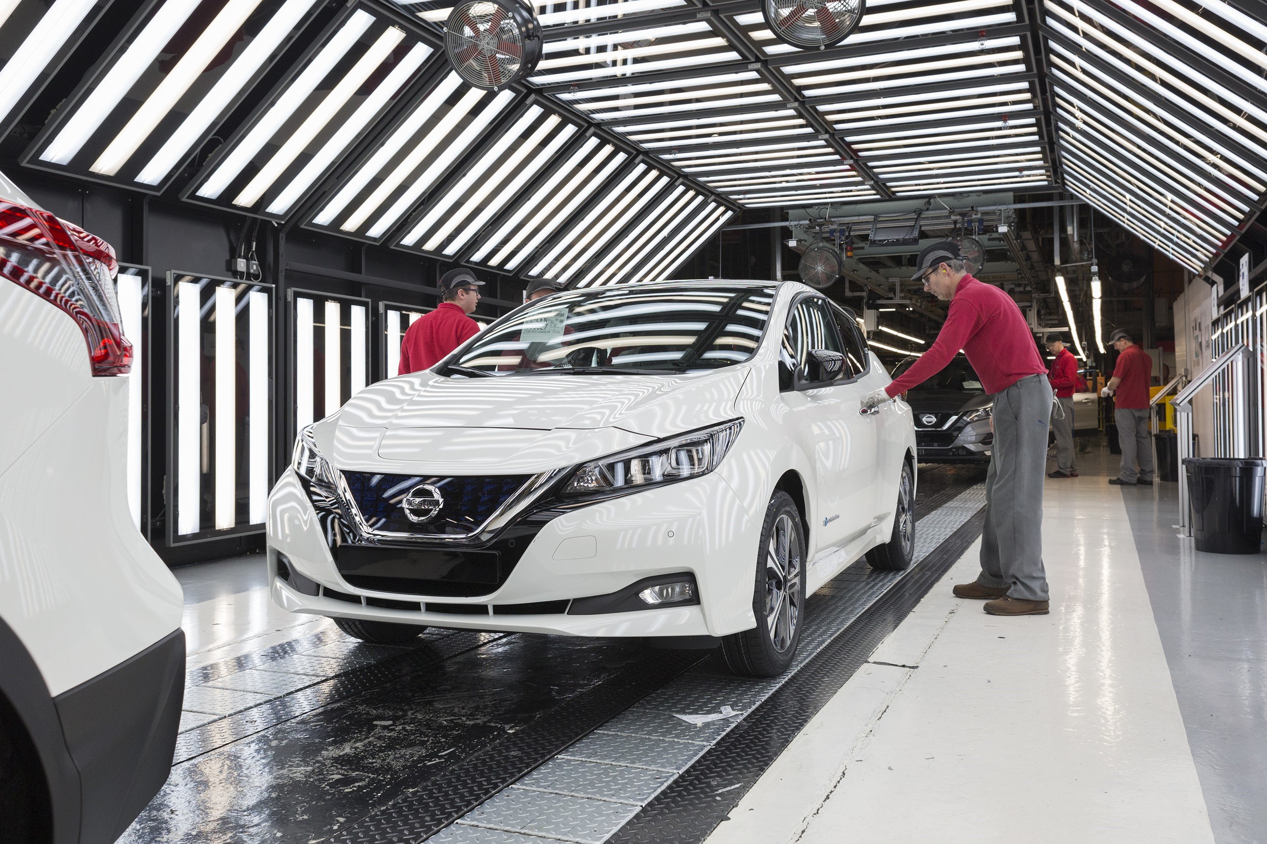 De productie van de Europese versie van de Nissan Leaf in het Britse Sunderland is vandaag gestart.