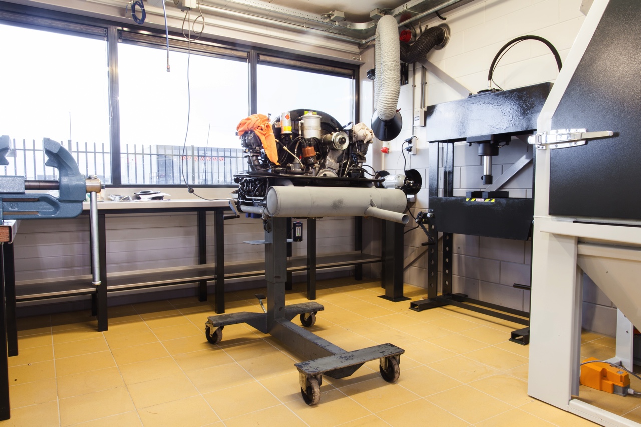 Porsche opent eerst Porsche Classic Center ter wereld in Nederland. Het standalone service center voor onderhoud en restauratie van klassieke Porsches opent in Heteren.