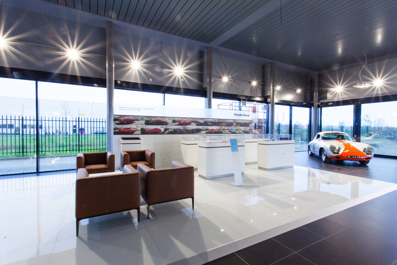 Porsche opent eerst Porsche Classic Center ter wereld in Nederland. Het standalone service center voor onderhoud en restauratie van klassieke Porsches opent in Heteren.