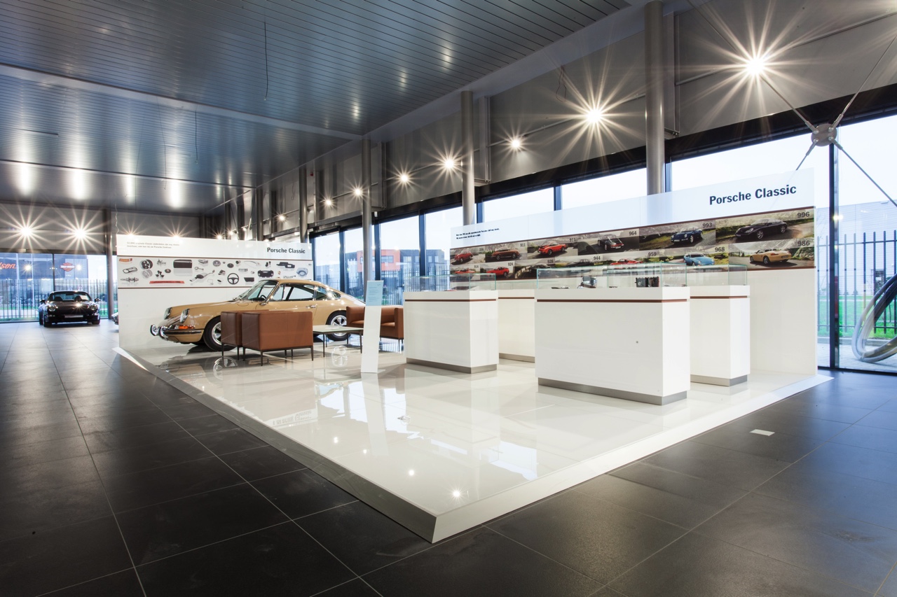 Porsche opent eerst Porsche Classic Center ter wereld in Nederland. Het standalone service center voor onderhoud en restauratie van klassieke Porsches opent in Heteren.