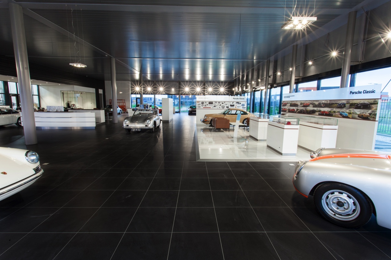 Porsche opent eerst Porsche Classic Center ter wereld in Nederland. Het standalone service center voor onderhoud en restauratie van klassieke Porsches opent in Heteren.
