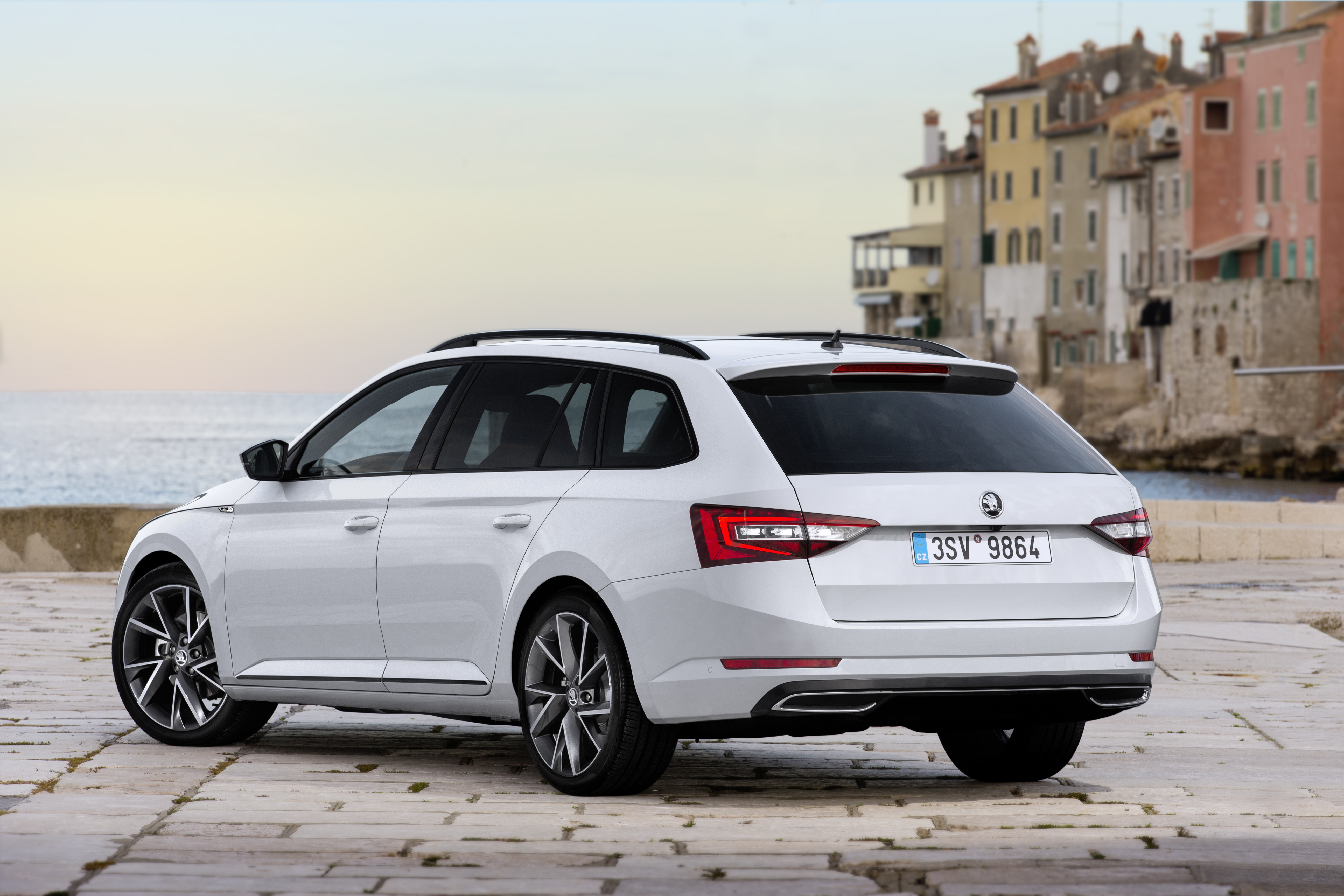 Eerste Skoda plug-in hybride is een Superb PHEV en niet een Kodiaq. We verwachten de eerste Superb plug-in hybride eind 2018 op de markt.