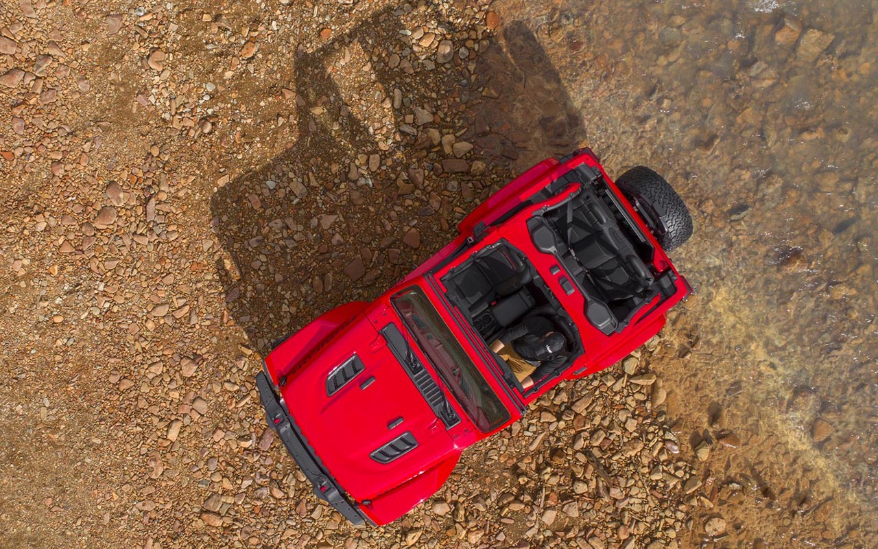 Jeep onthult over een maand op de LA Auto Show de nieuwe Wrangler, maar de eerste beelden zijn nu al vrijgegeven.