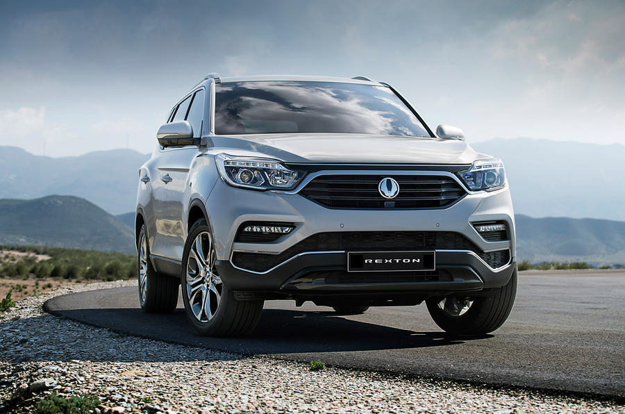 SsangYong heeft in de aanloop van de volledig onthulling de eerste beelden vrijgegeven van de nieuwe Rexton. Het merk maakt alvast enkele zaken bekend, waarmee verschillende geruchten bevestigd worden