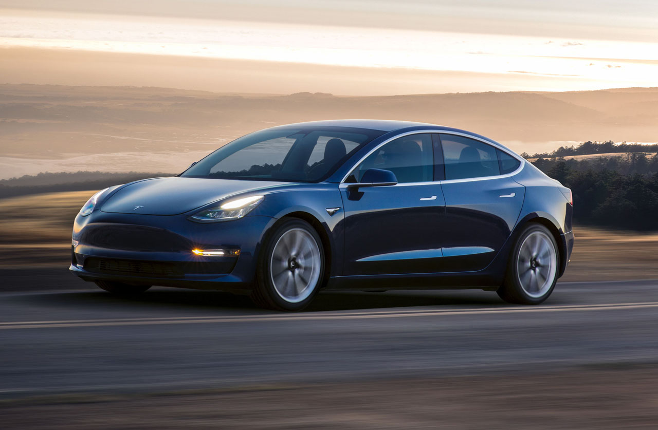 Tesla heeft op grootse wijze de eerste 30 exemplaren van de Model 3 afgeleverd aan de eerste klanten. Velen zullen volgen.