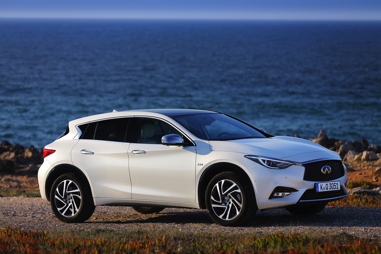 Eerste indruk van de Infiniti Q30 S 2.0t AWD met DCT-automaat tijdens de introductie op Portugese bodem. De nieuwe sportieve hatchback kan ons wel bekoren!