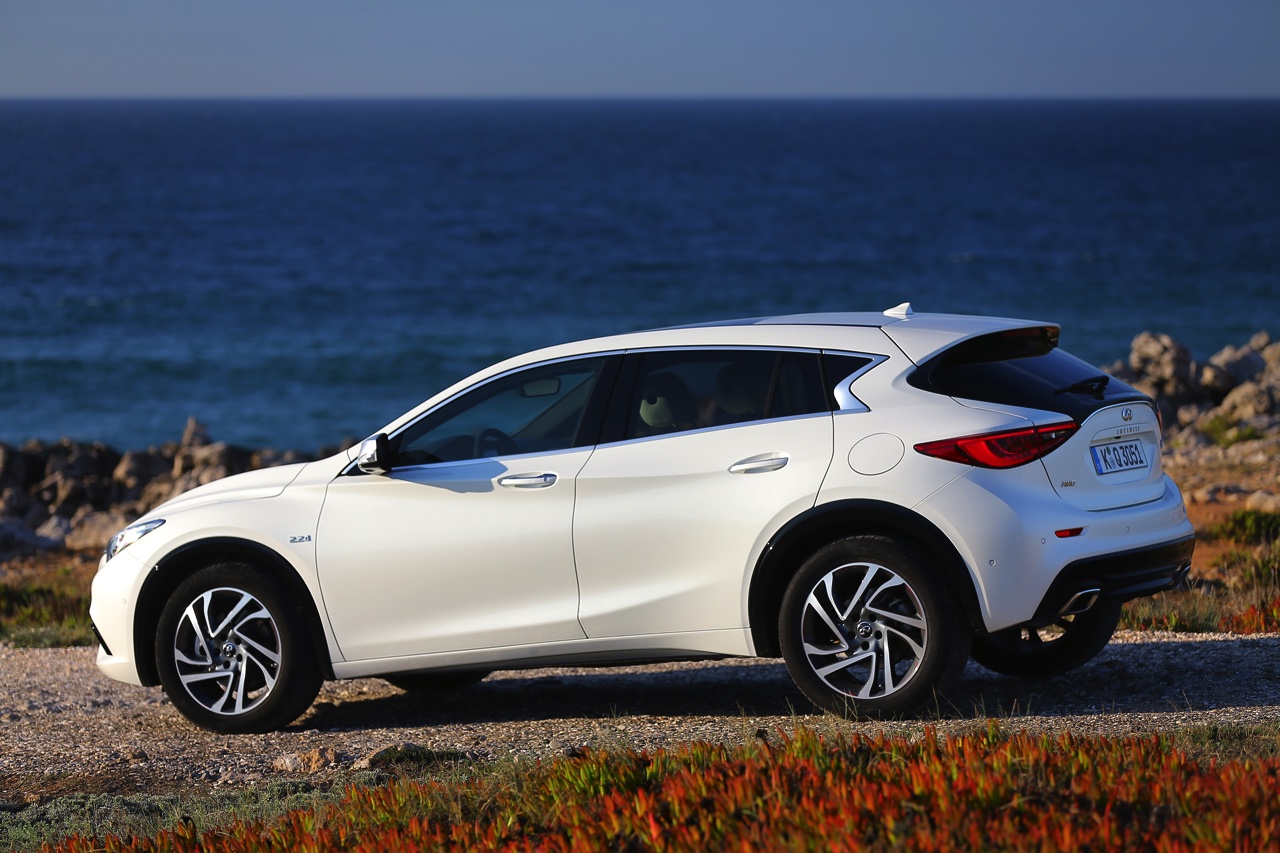 Eerste indruk van de Infiniti Q30 S 2.0t AWD met DCT-automaat tijdens de introductie op Portugese bodem. De nieuwe sportieve hatchback kan ons wel bekoren!