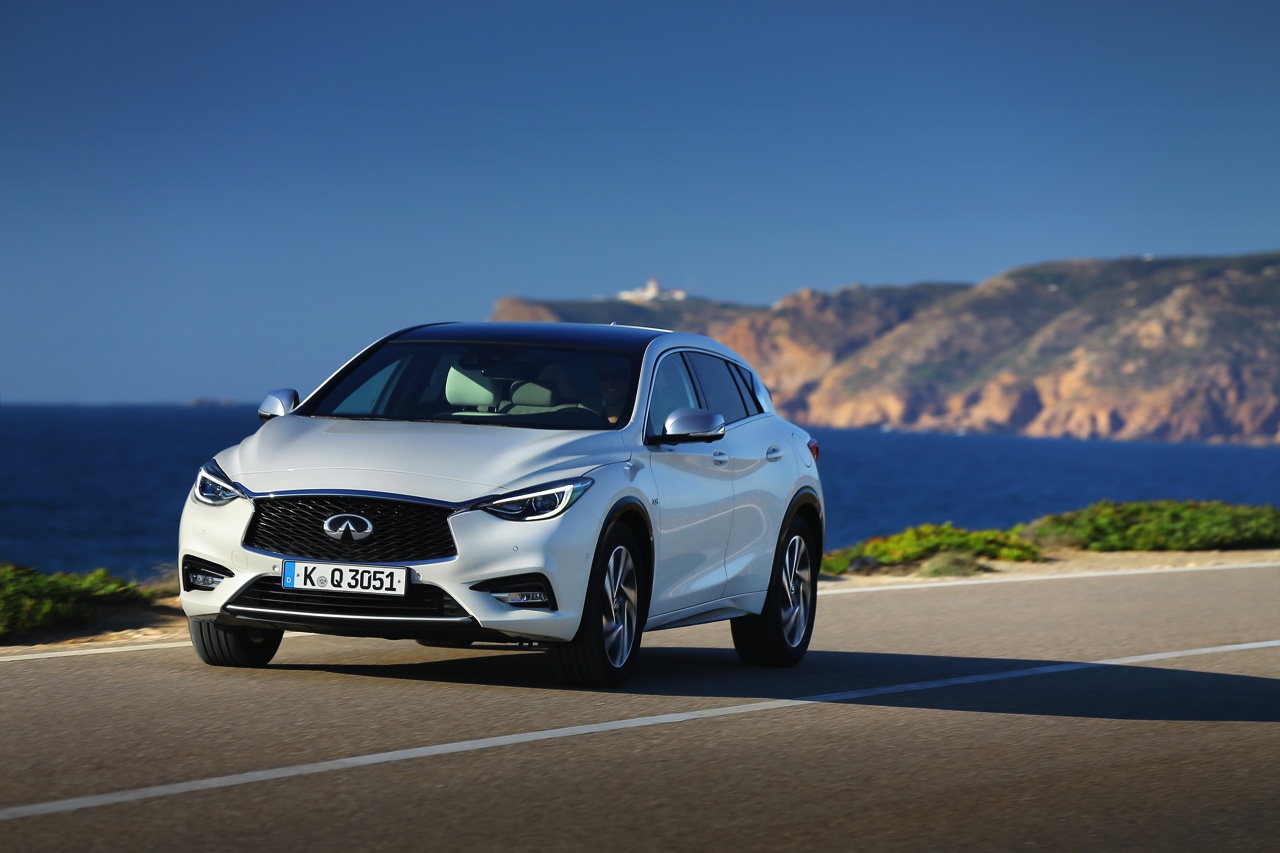Eerste indruk van de Infiniti Q30 S 2.0t AWD met DCT-automaat tijdens de introductie op Portugese bodem. De nieuwe sportieve hatchback kan ons wel bekoren!