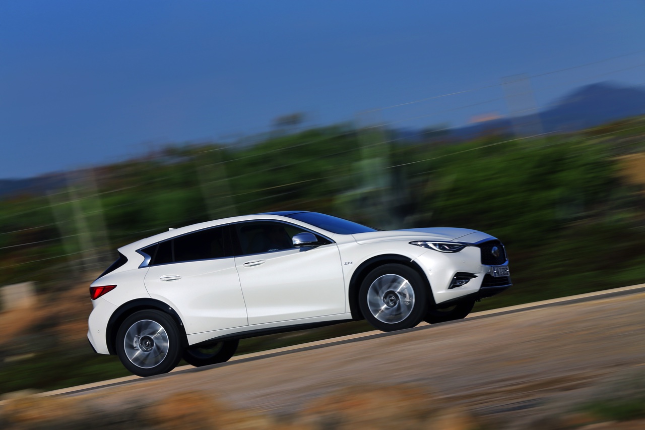 Eerste indruk van de Infiniti Q30 S 2.0t AWD met DCT-automaat tijdens de introductie op Portugese bodem. De nieuwe sportieve hatchback kan ons wel bekoren!