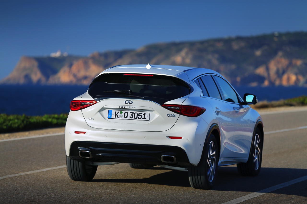Eerste indruk van de Infiniti Q30 S 2.0t AWD met DCT-automaat tijdens de introductie op Portugese bodem. De nieuwe sportieve hatchback kan ons wel bekoren!