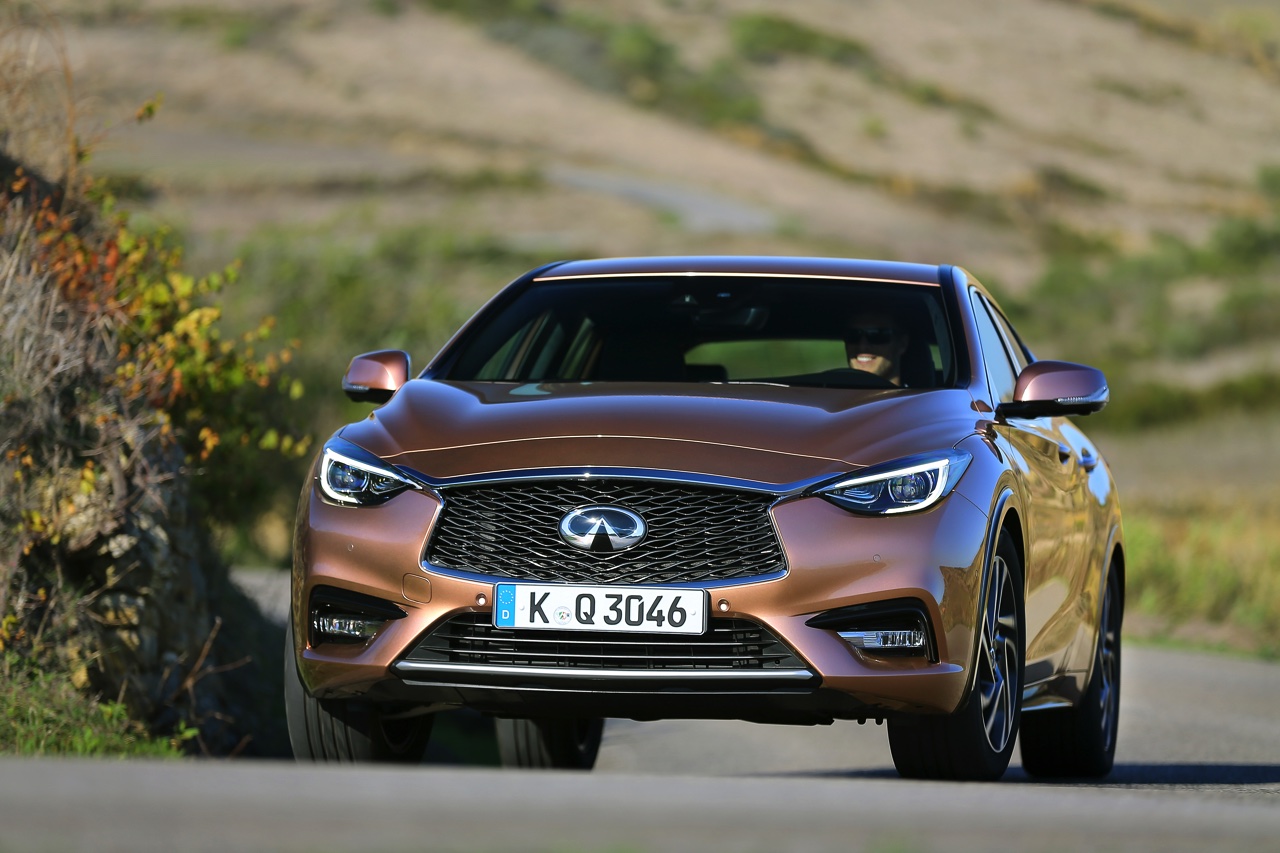 Eerste indruk van de Infiniti Q30 S 2.0t AWD met DCT-automaat tijdens de introductie op Portugese bodem. De nieuwe sportieve hatchback kan ons wel bekoren!