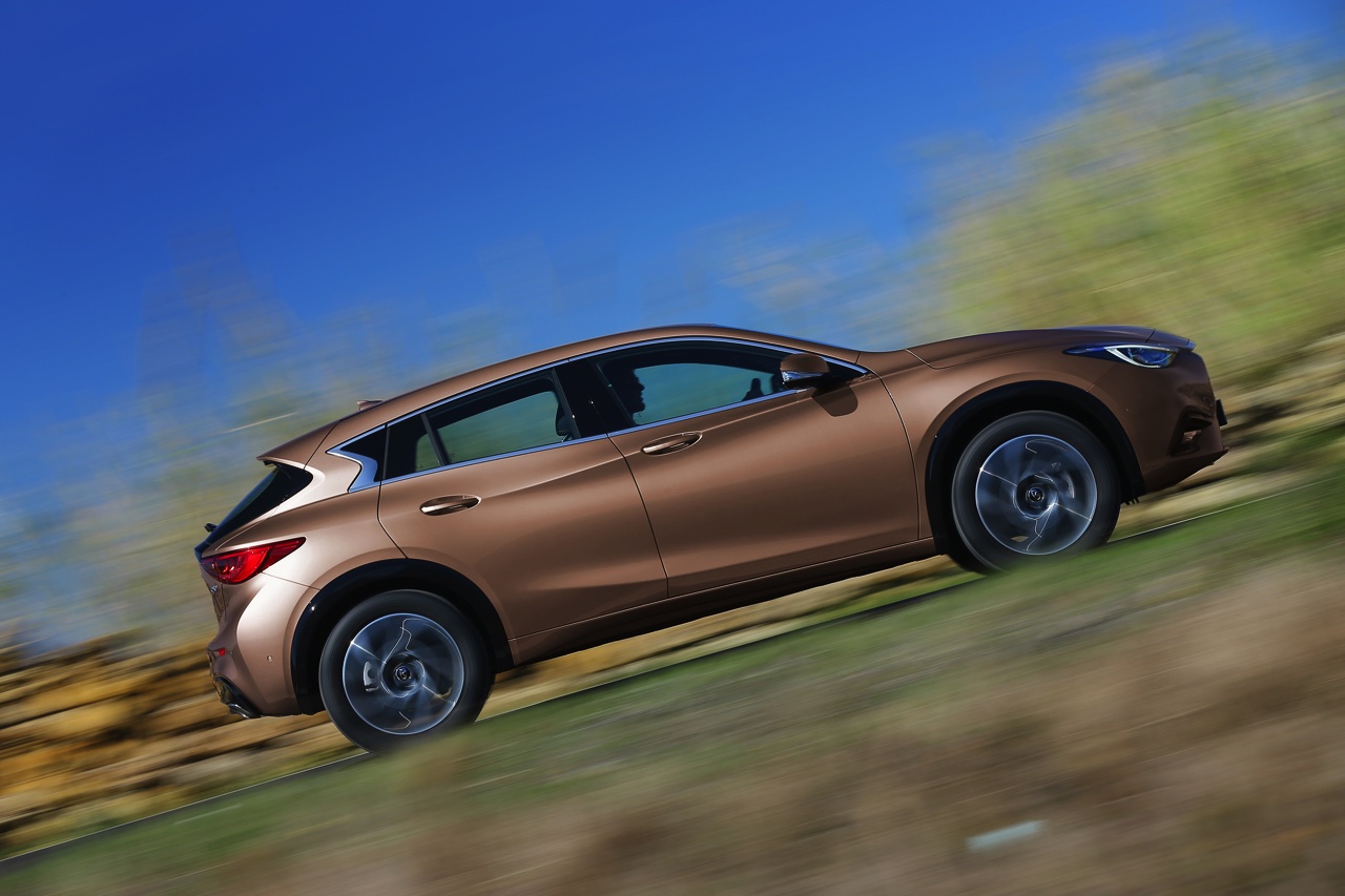 Eerste indruk van de Infiniti Q30 S 2.0t AWD met DCT-automaat tijdens de introductie op Portugese bodem. De nieuwe sportieve hatchback kan ons wel bekoren!