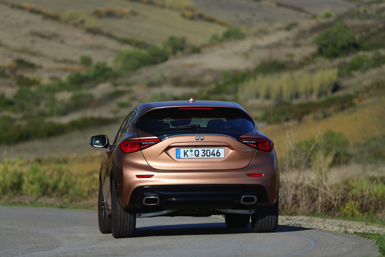 Eerste indruk van de Infiniti Q30 S 2.0t AWD met DCT-automaat tijdens de introductie op Portugese bodem. De nieuwe sportieve hatchback kan ons wel bekoren!