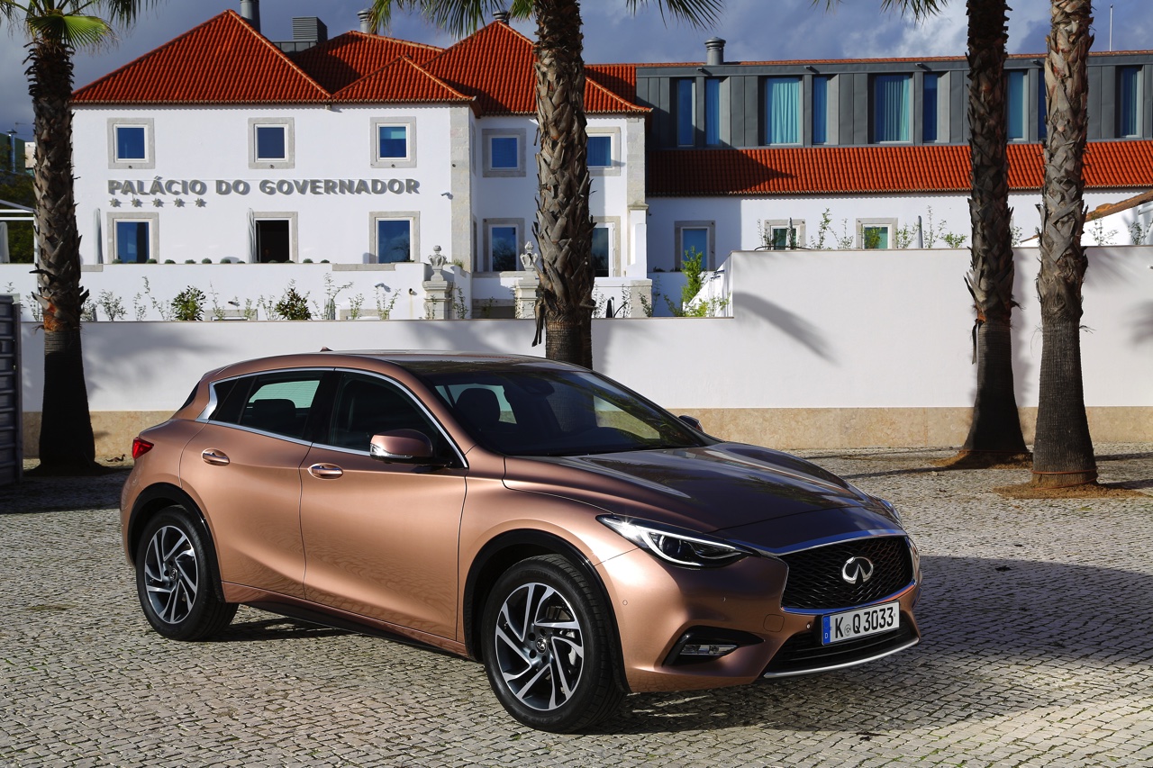 Eerste indruk van de Infiniti Q30 S 2.0t AWD met DCT-automaat tijdens de introductie op Portugese bodem. De nieuwe sportieve hatchback kan ons wel bekoren!
