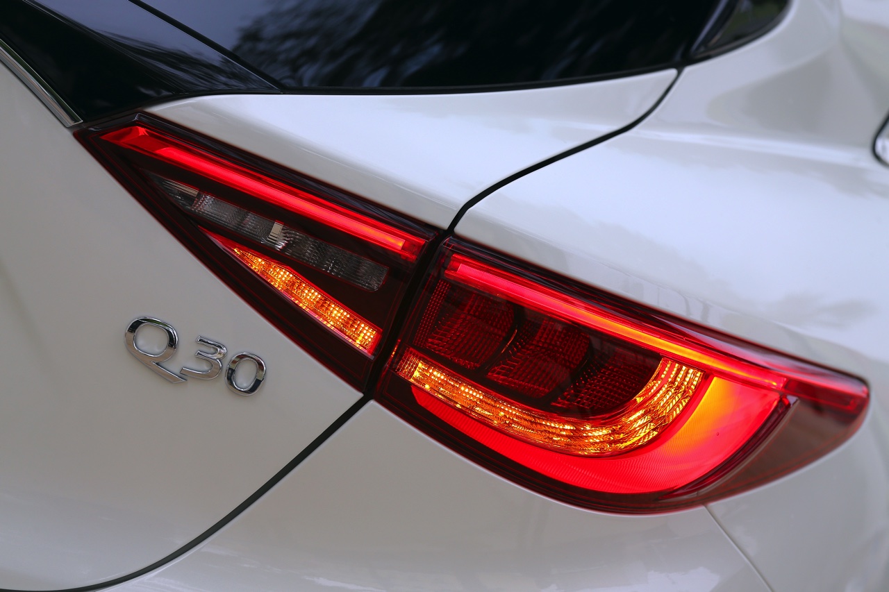 Eerste indruk van de Infiniti Q30 S 2.0t AWD met DCT-automaat tijdens de introductie op Portugese bodem. De nieuwe sportieve hatchback kan ons wel bekoren!