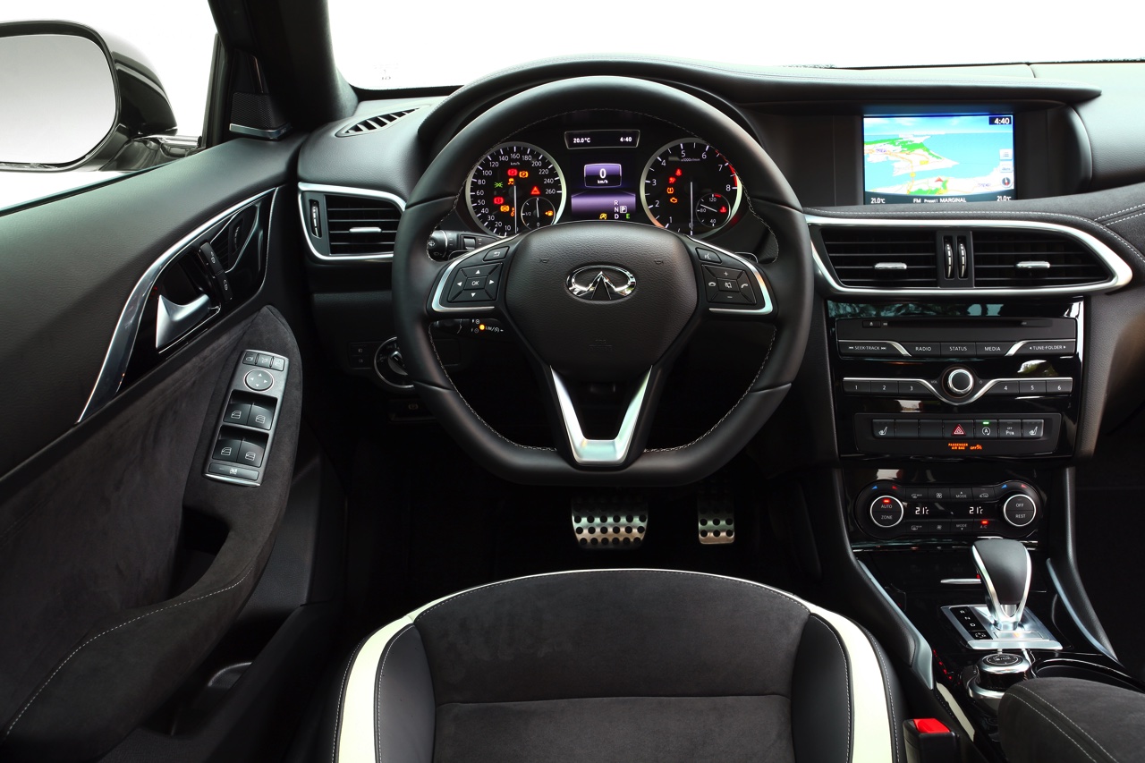 Eerste indruk van de Infiniti Q30 S 2.0t AWD met DCT-automaat tijdens de introductie op Portugese bodem. De nieuwe sportieve hatchback kan ons wel bekoren!