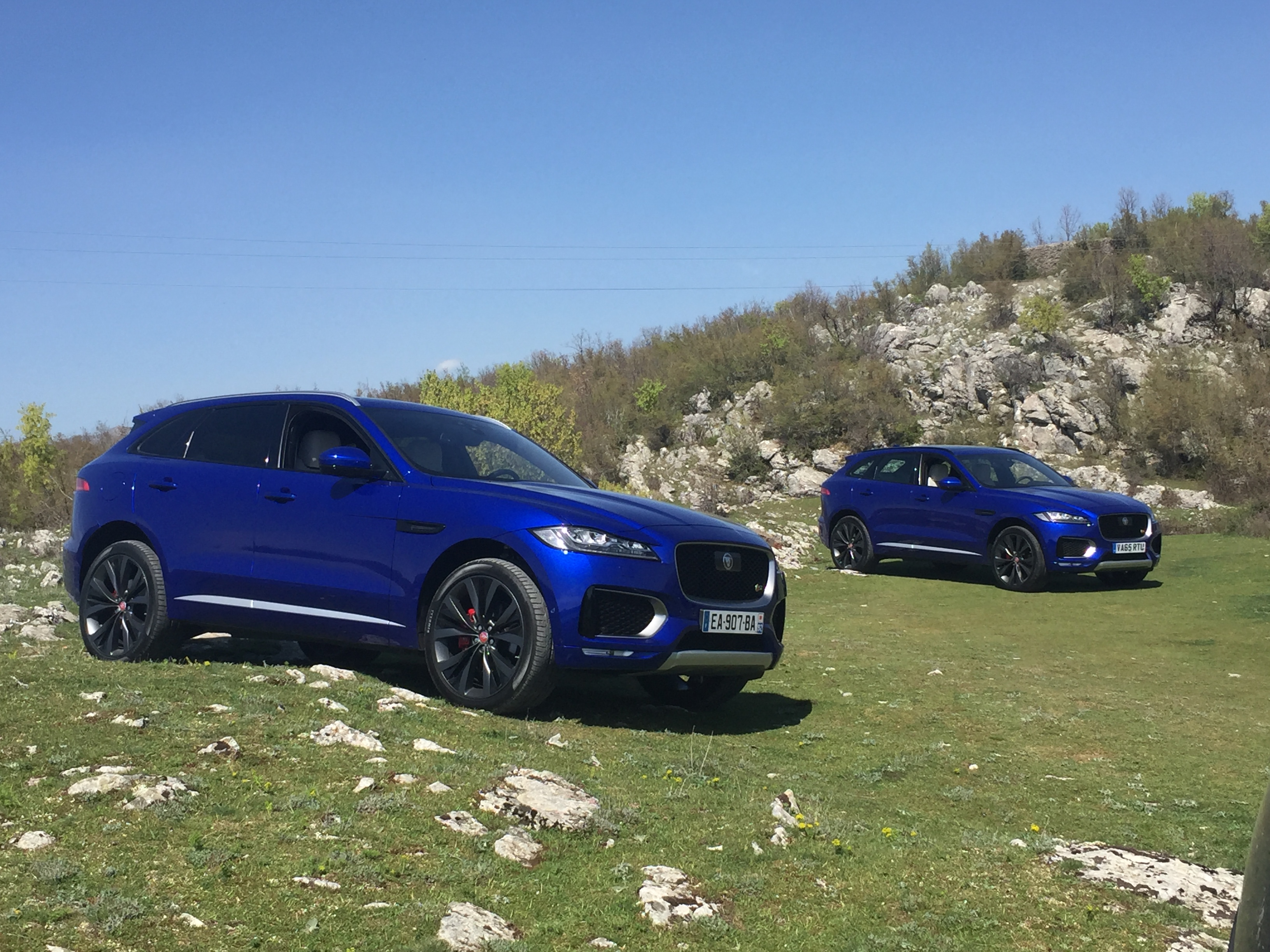 Eerste indruk Jaguar F-PACE tijdens de introductie in Montenegro. AutoVandaag rijdt de eerste kilometers alvorens de SUV in juni bij de dealer staat.