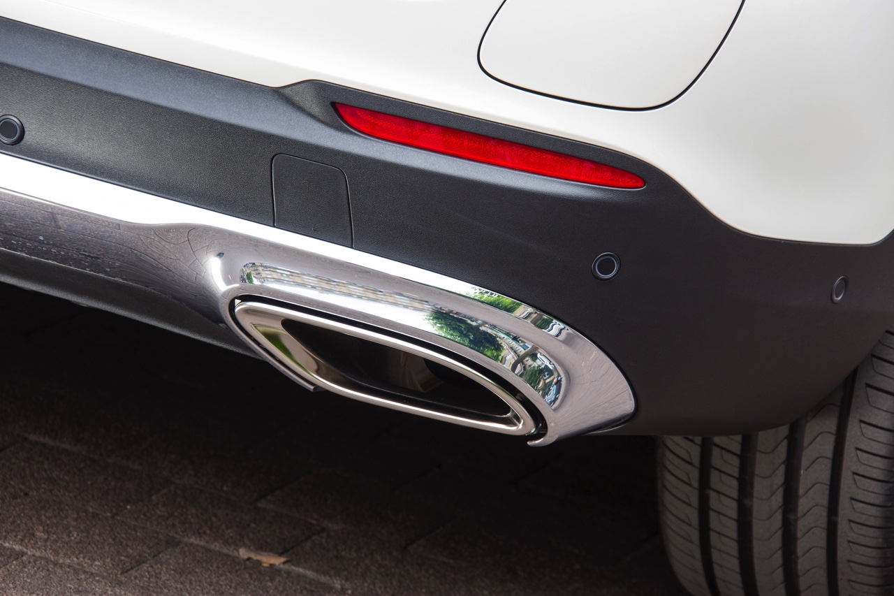 Eerste kilometers met de nieuwe Mercedes-Benz GLC. Deze SUV volgt de GLK op en wordt ook verkrijgbaar als plug-in hybride GLC350e met 320 pk.