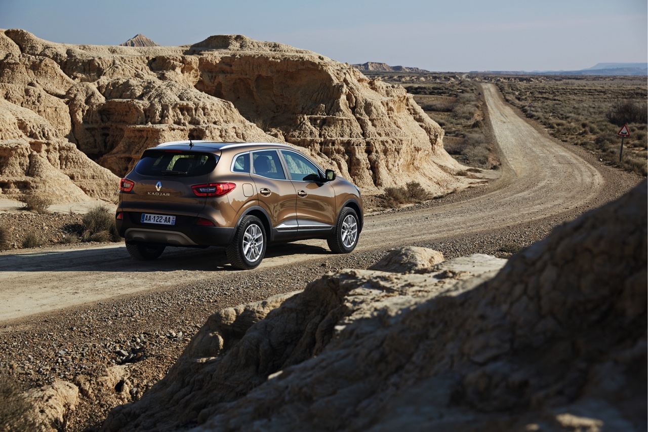Prijzen en uitvoeringen Renault Kadjar, de nieuwe cross-over van Renault. Collega Wouter maakt momenteel de eerste kilometers.