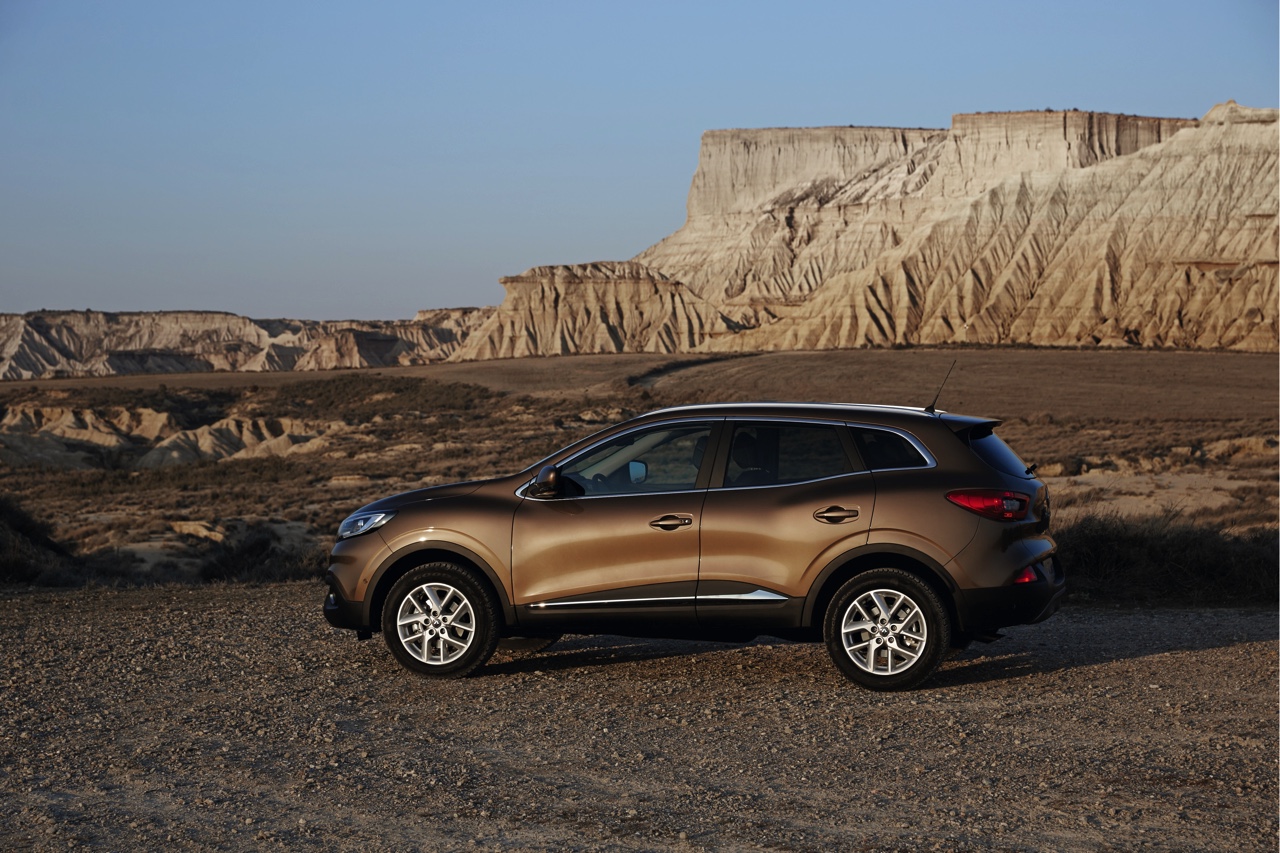 Prijzen en uitvoeringen Renault Kadjar, de nieuwe cross-over van Renault. Collega Wouter maakt momenteel de eerste kilometers.