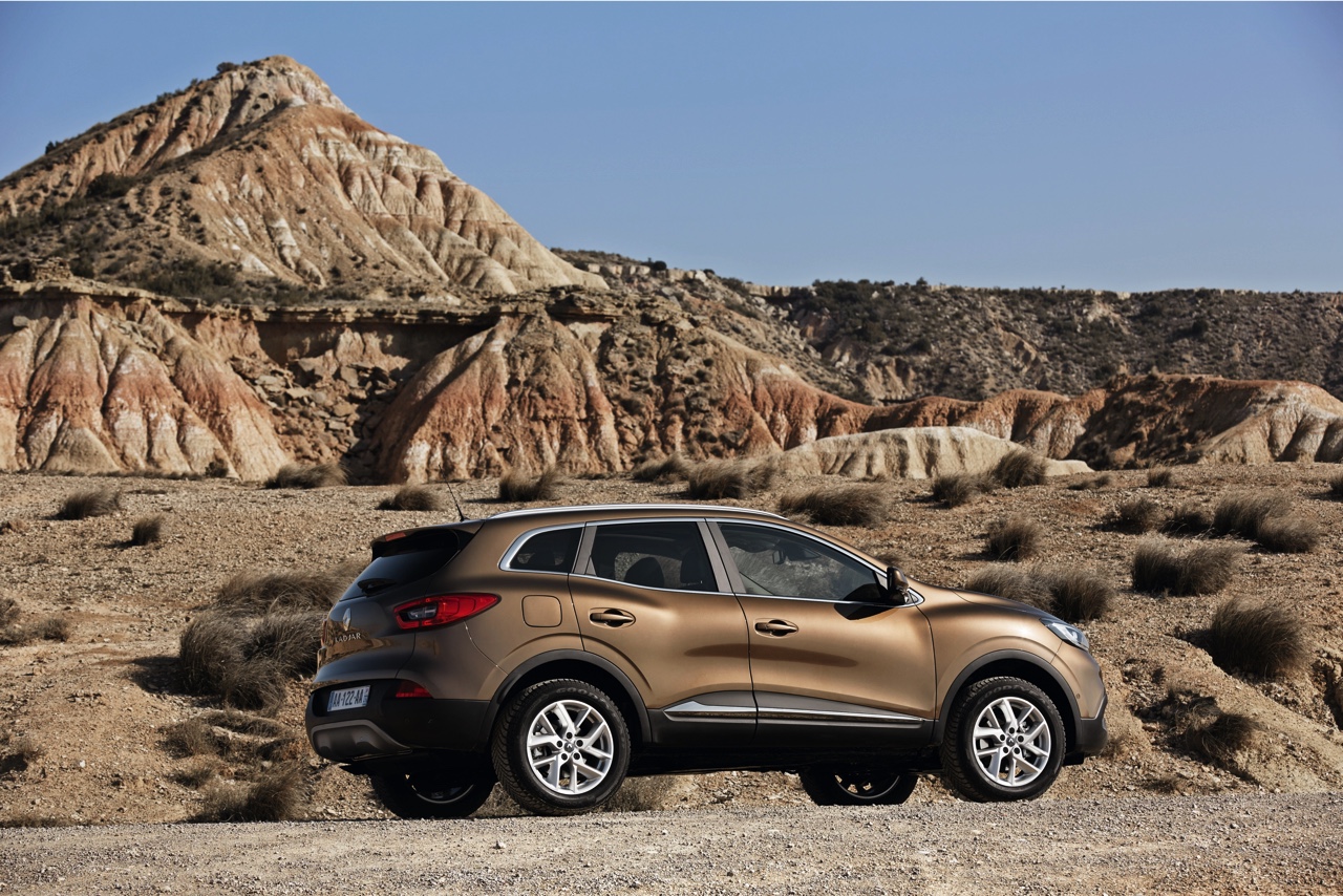 Prijzen en uitvoeringen Renault Kadjar, de nieuwe cross-over van Renault. Collega Wouter maakt momenteel de eerste kilometers.