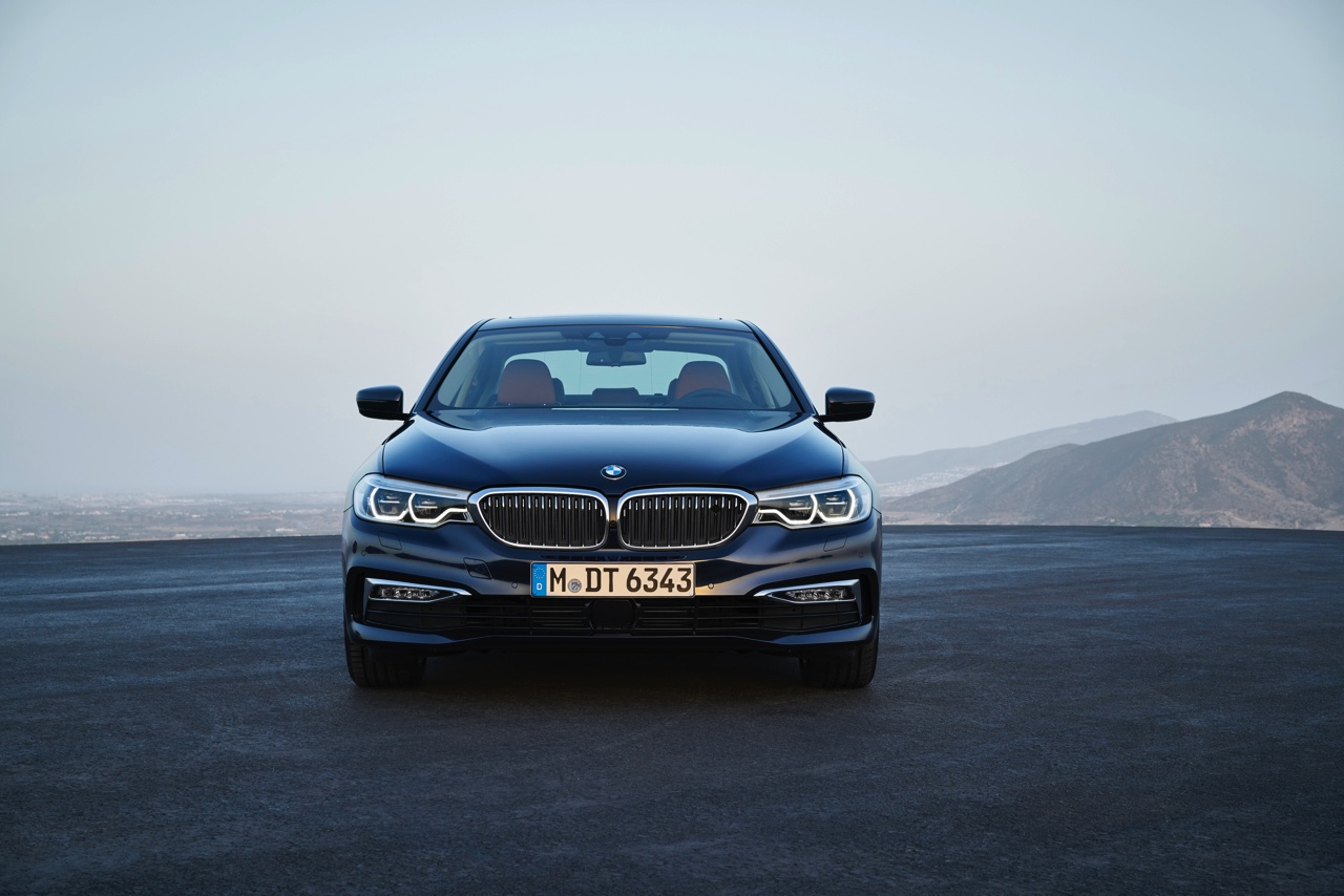 BMW heeft de beginprijzen van de nieuwe BMW 5 Serie (sedan) bekendgemaakt, samen met enige andere informatie. Ook werd de Touring alvast onthuld.