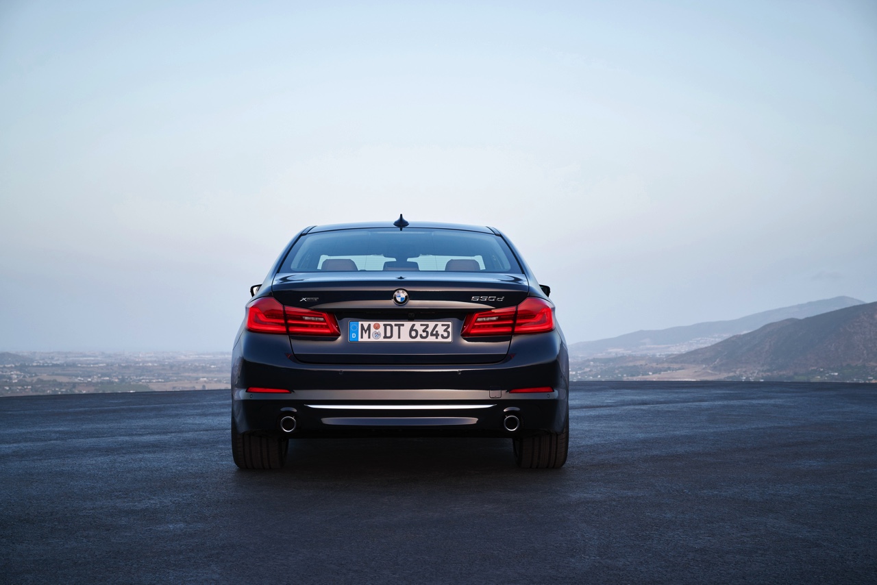 BMW heeft de beginprijzen van de nieuwe BMW 5 Serie (sedan) bekendgemaakt, samen met enige andere informatie. Ook werd de Touring alvast onthuld.
