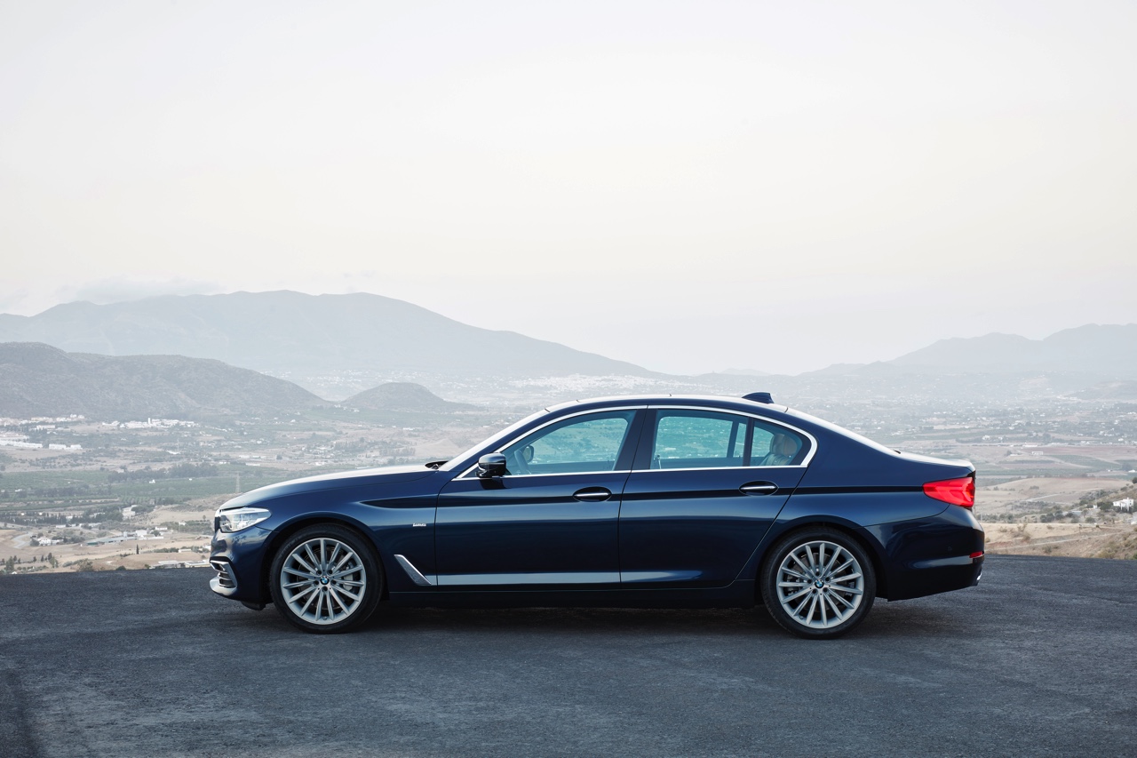 BMW heeft de beginprijzen van de nieuwe BMW 5 Serie (sedan) bekendgemaakt, samen met enige andere informatie. Ook werd de Touring alvast onthuld.