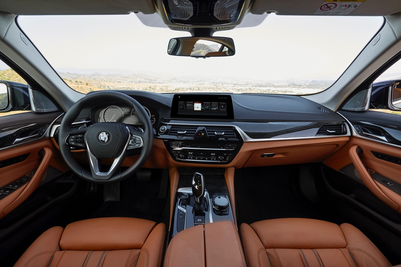 BMW heeft de beginprijzen van de nieuwe BMW 5 Serie (sedan) bekendgemaakt, samen met enige andere informatie. Ook werd de Touring alvast onthuld.