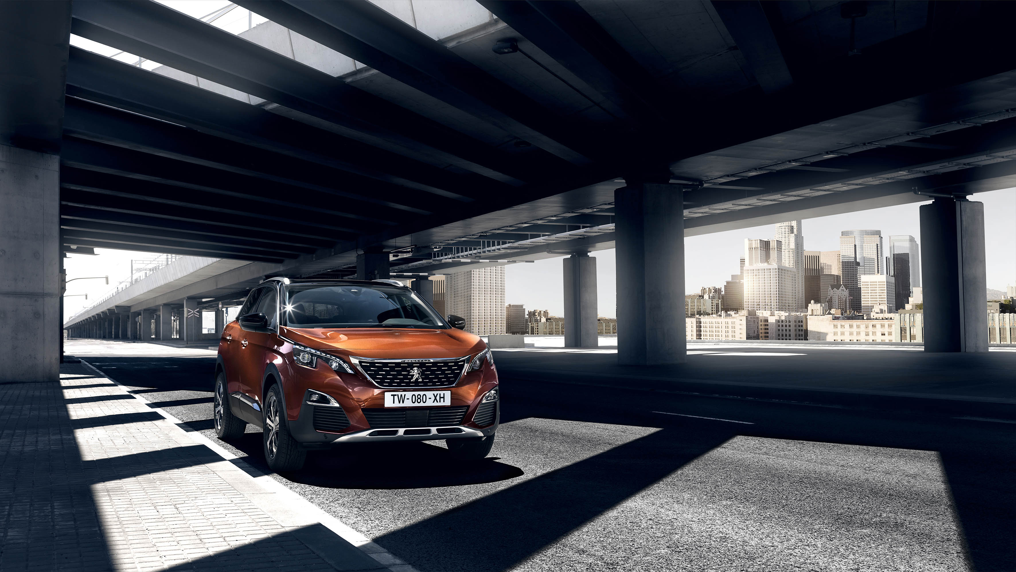 Peugeot maakt de eerste prijzen van de 3008 bekend. De nieuwe SUV is er vanaf 28.570 euro maar verschijnt voor de eerste beslissers in de 3008 Premiere-uitvoering.