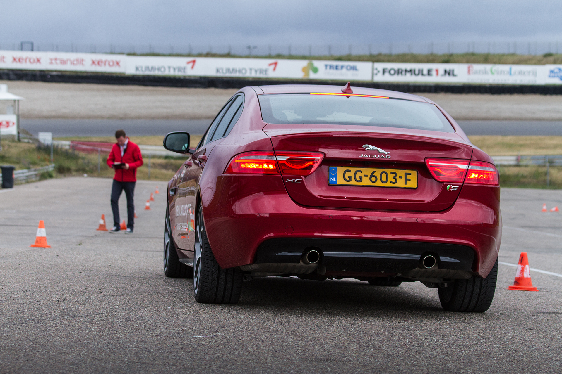 Eerste kilometers in Nederland met de nieuwe Jaguar XE, op Circuit Park Zandvoort tijdens de Track Day.