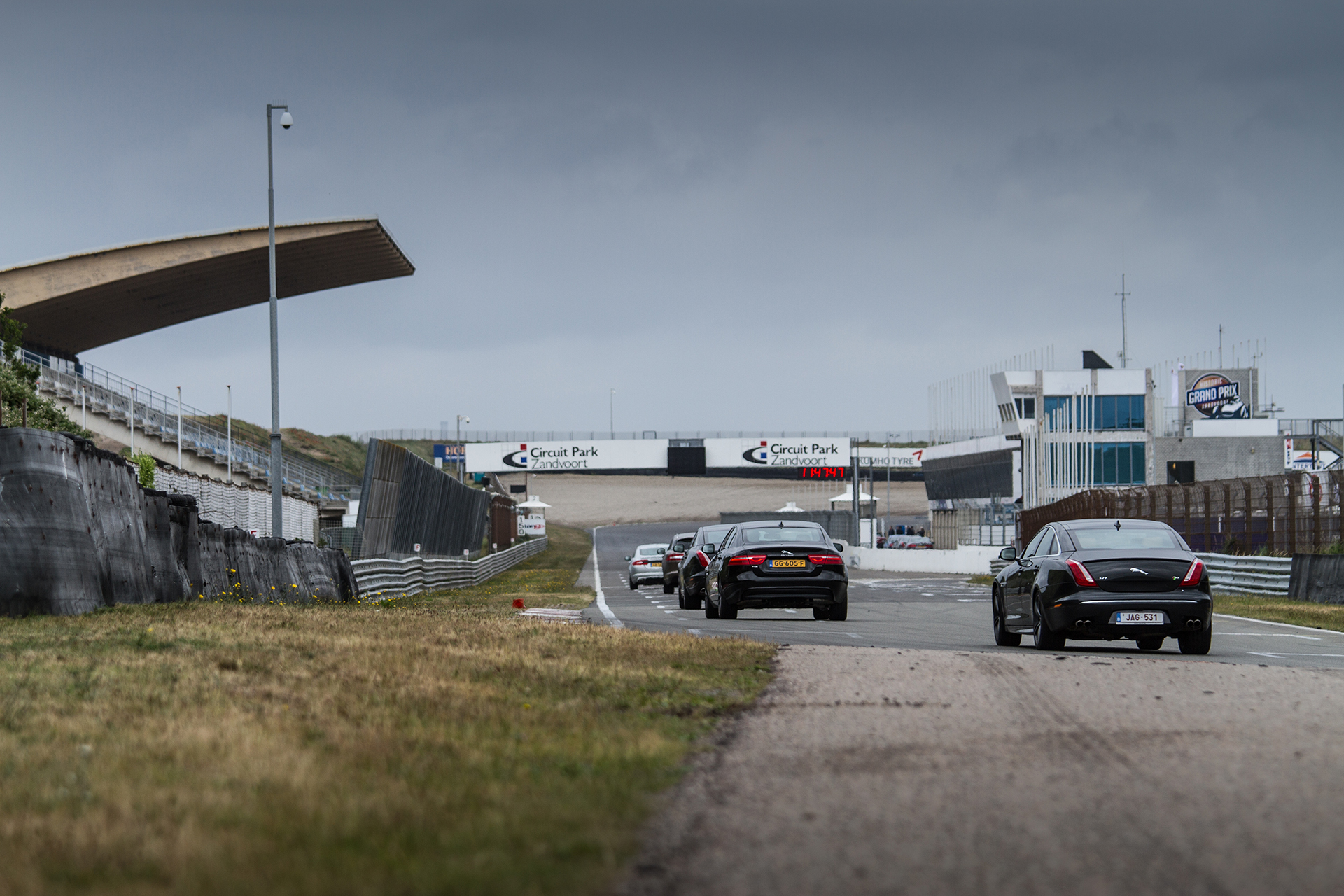 Eerste kilometers in Nederland met de nieuwe Jaguar XE, op Circuit Park Zandvoort tijdens de Track Day.