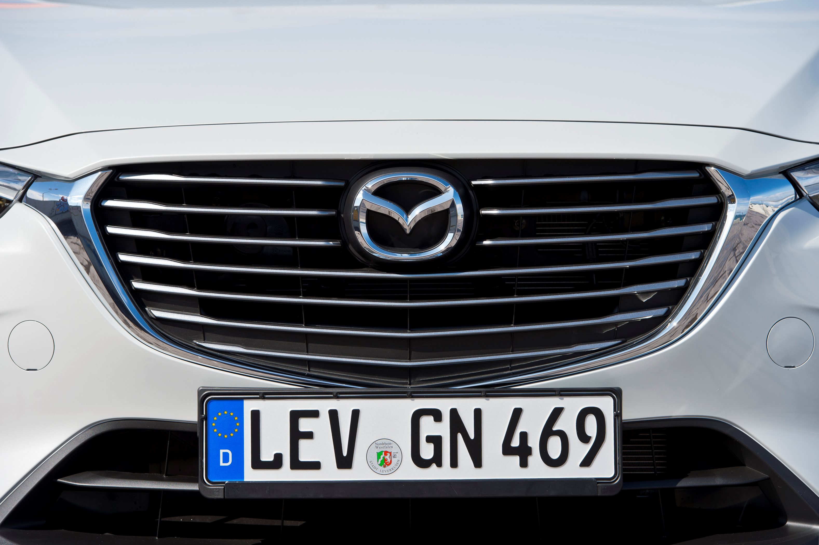 Autotest Mazda CX-3 2.0 SkyActivG 150 AWD tijdens de sneak preview persintroductie. Ook is er gereden met de CX-3 SkyActiv-D 105 diesel met 20% bijtelling.