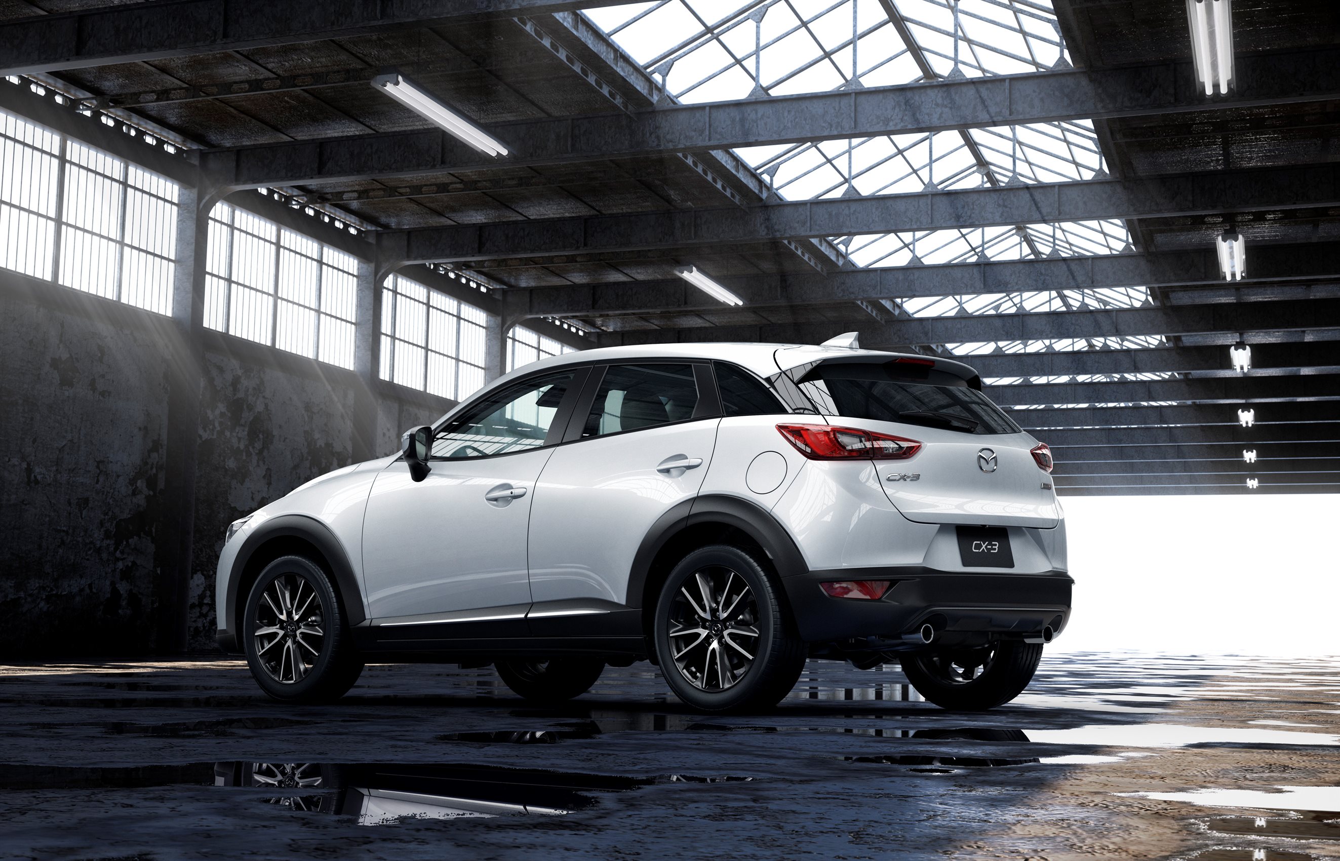 Autotest Mazda CX-3 2.0 SkyActivG 150 AWD tijdens de sneak preview persintroductie. Ook is er gereden met de CX-3 SkyActiv-D 105 diesel met 20% bijtelling.