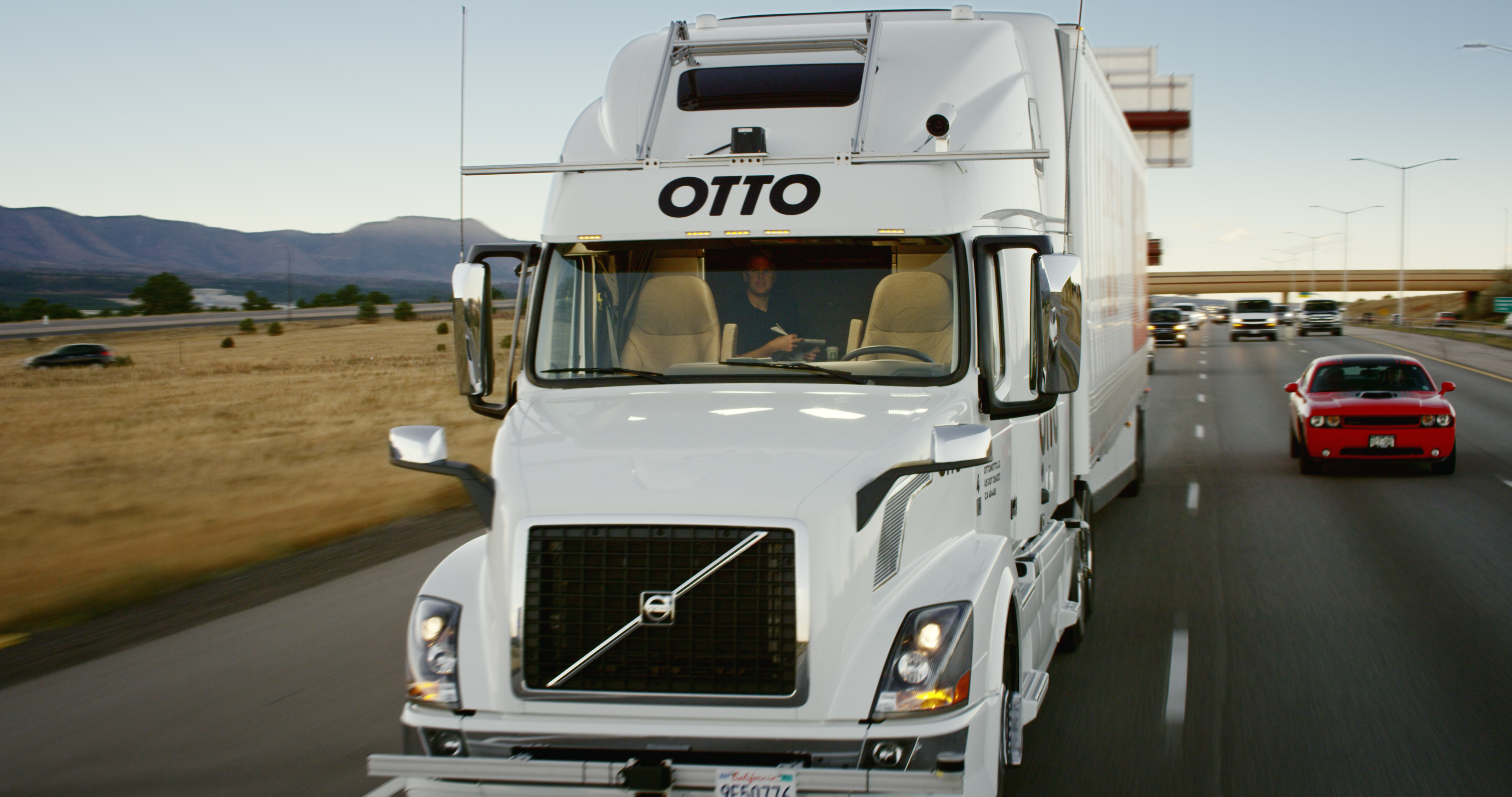 In de VS heeft de eerste commercile rit met een autonome vrachtwagen plaatsgevonden. De lading bestond uit 50.000 blikjes bier.