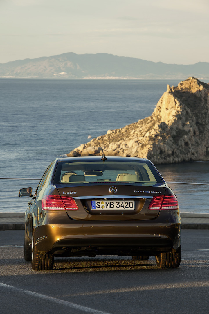 Mercedes E 300 BlueTEC Hybrid gaat uit productie. Wie 20% bijtelling wilt hebben is aangewezen op de E 220 BlueTEC met negentrapsautomaat.