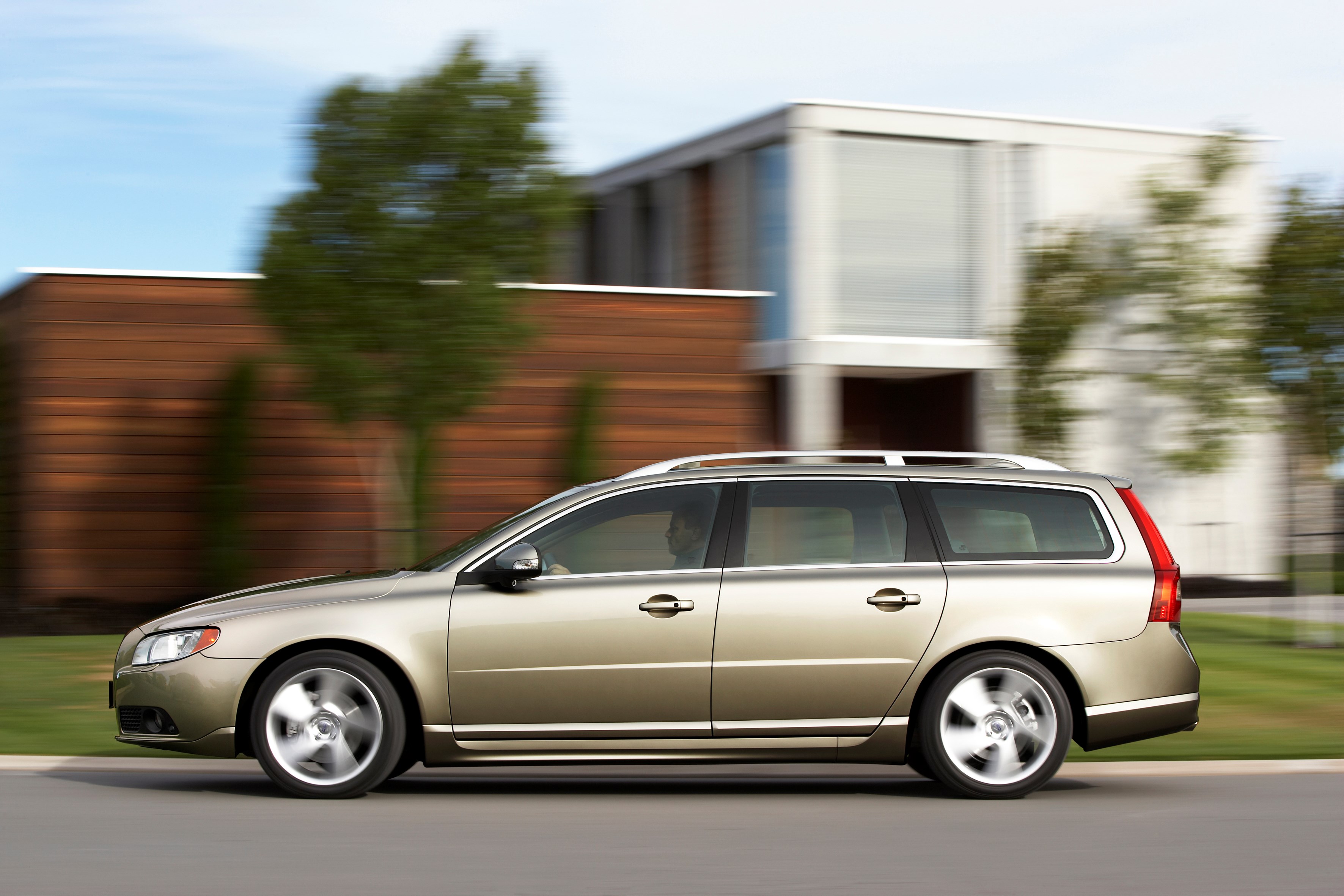 De productie van de Volvo V70 loopt op 25 april 2016 in Torslanda ten einde. Zijn opvolger, de Volvo V90, rolt in juni van de band.