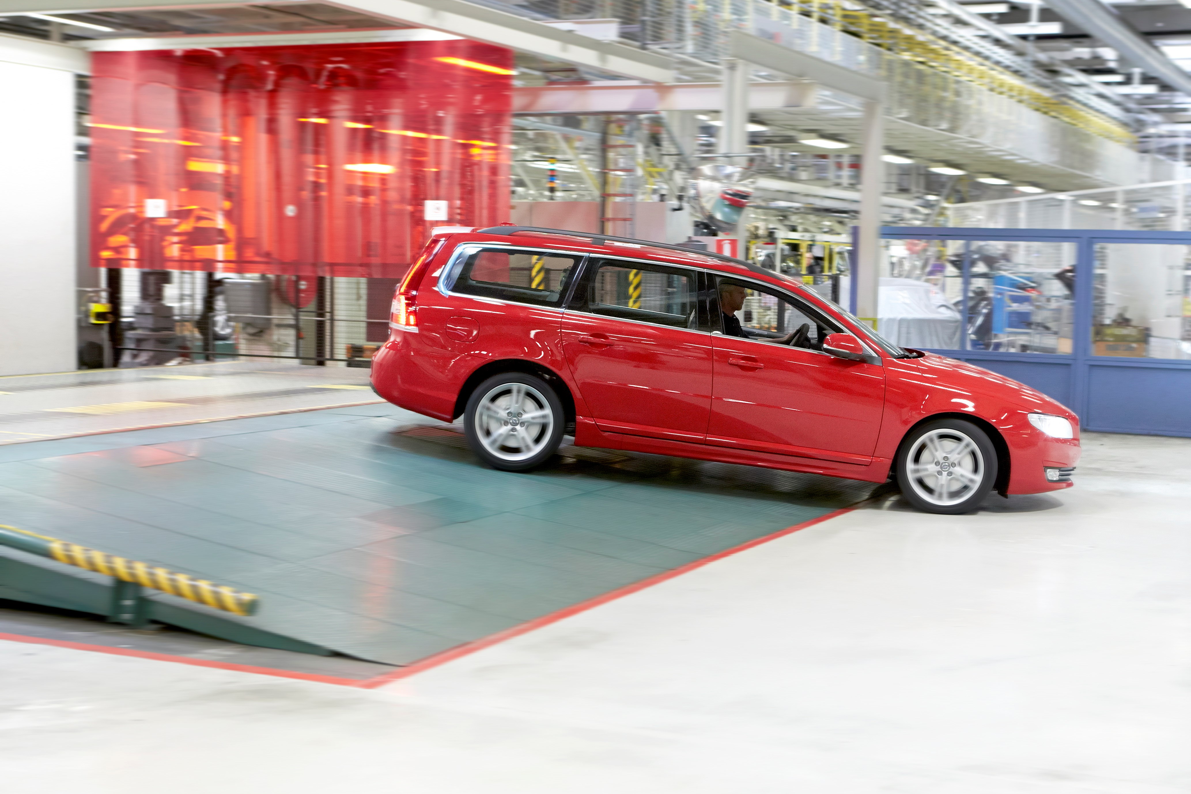 De productie van de Volvo V70 loopt op 25 april 2016 in Torslanda ten einde. Zijn opvolger, de Volvo V90, rolt in juni van de band.