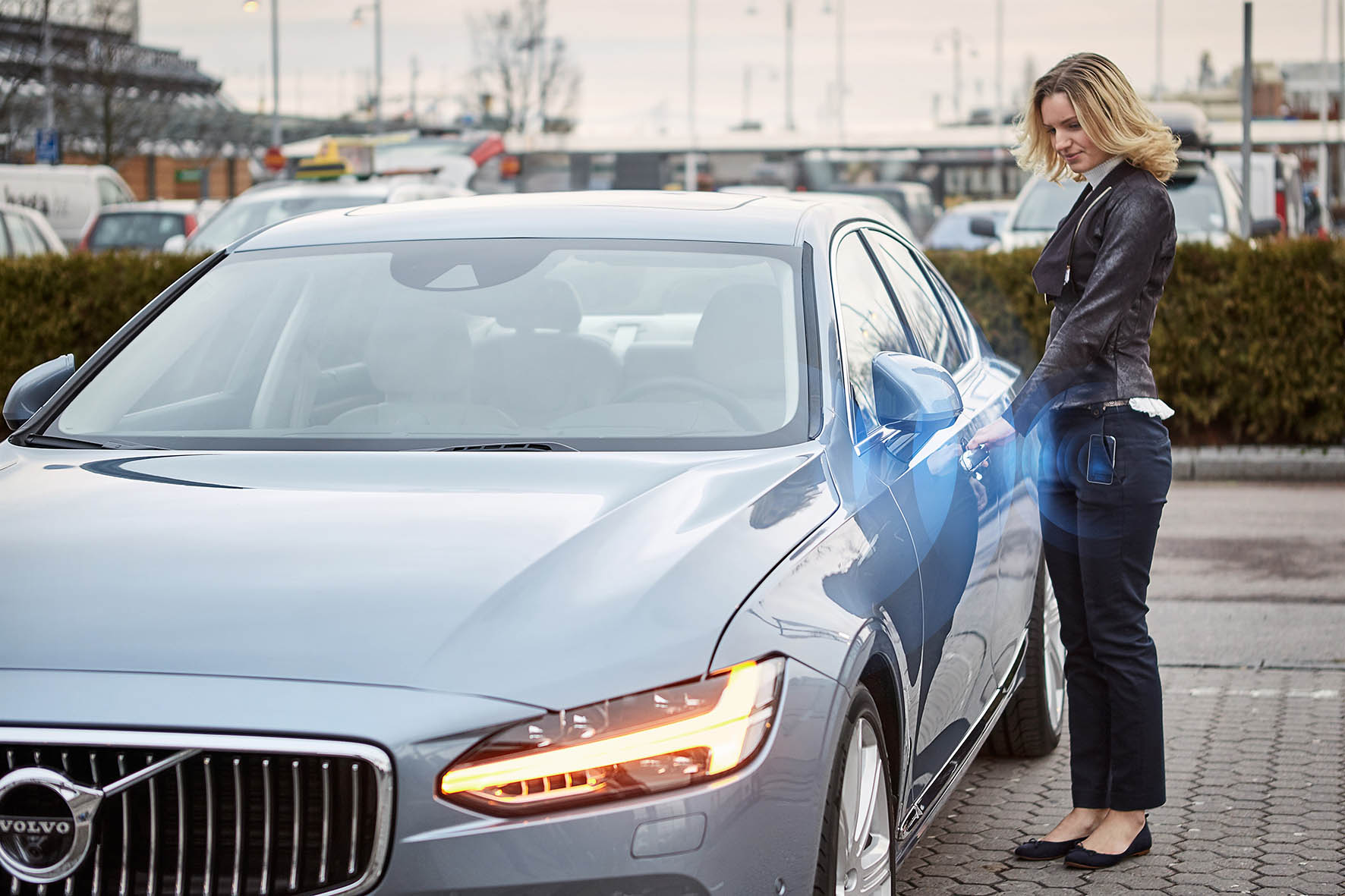 Volvo experimenteert met de digitale autosleutel in samenwerking met een autodeelbedrijf. Vanaf 2017 wordt de digitale sleuteltechniek in beperkte in werking gesteld.