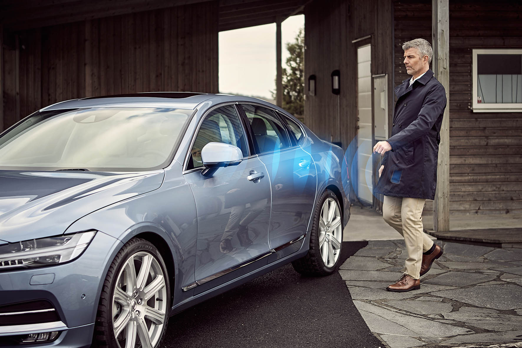 Volvo experimenteert met de digitale autosleutel in samenwerking met een autodeelbedrijf. Vanaf 2017 wordt de digitale sleuteltechniek in beperkte in werking gesteld.