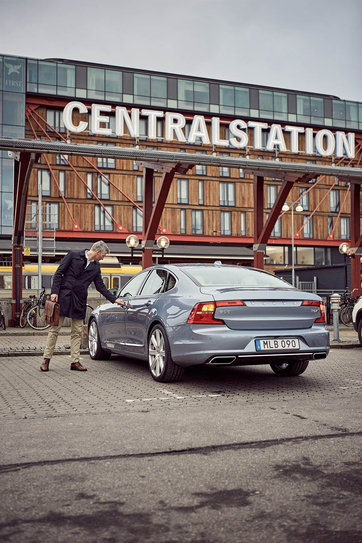 Volvo experimenteert met de digitale autosleutel in samenwerking met een autodeelbedrijf. Vanaf 2017 wordt de digitale sleuteltechniek in beperkte in werking gesteld.