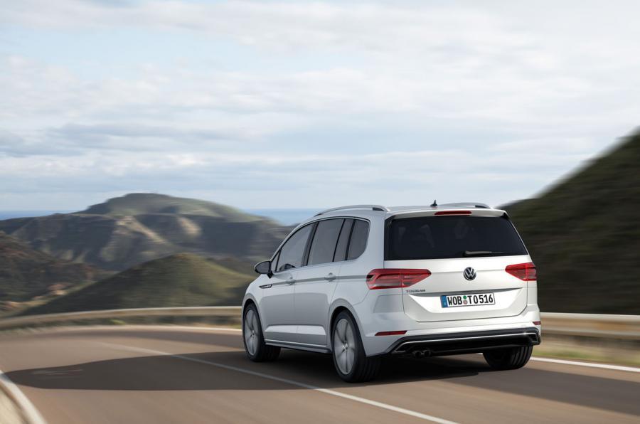 Volkswagen toont in Genve de volledig nieuwe Touran. Het model is nu weer in lijn met de rest van het modellengamma en groeit met 13 centimeter ten opzichte van de huidige Touran.