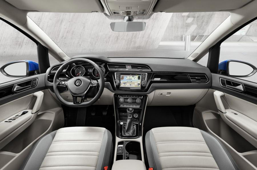 Volkswagen toont in Genve de volledig nieuwe Touran. Het model is nu weer in lijn met de rest van het modellengamma en groeit met 13 centimeter ten opzichte van de huidige Touran.