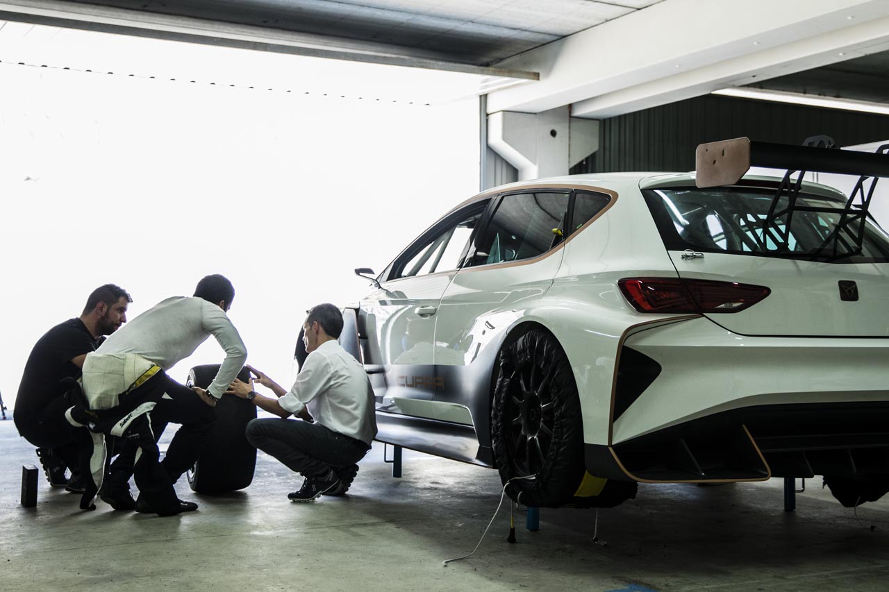 Cupra is druk doende om testrondes af te leggen met de elektrisch racer.