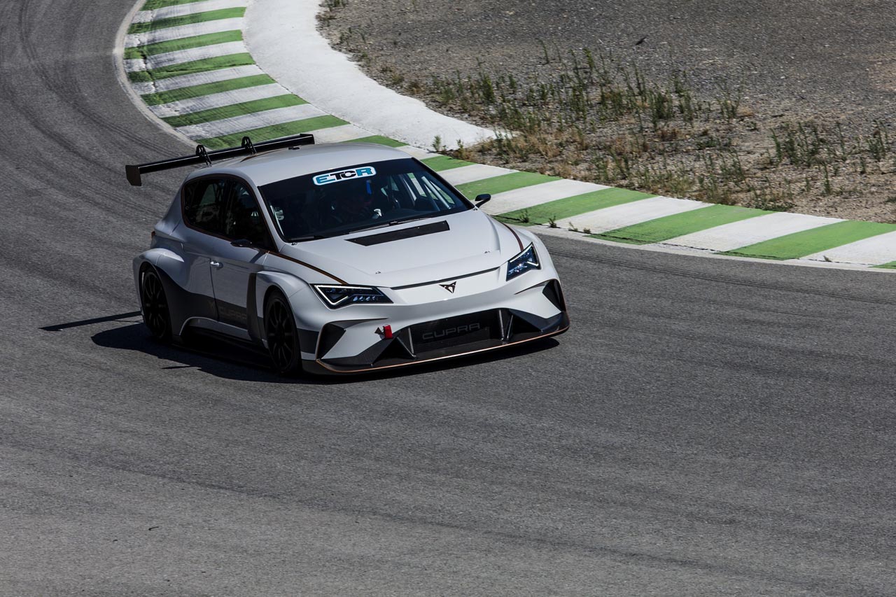 Cupra is druk doende om testrondes af te leggen met de elektrisch racer.