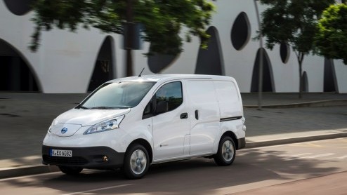 Autotest Nissan e-NV200, de elektrische Nissan NV200. Nissan levert de elektrische auto als bedrijfswagen of personenbus e-NV200 Evalia. Ondernemers komen in aanmerking voor vele subsidies.