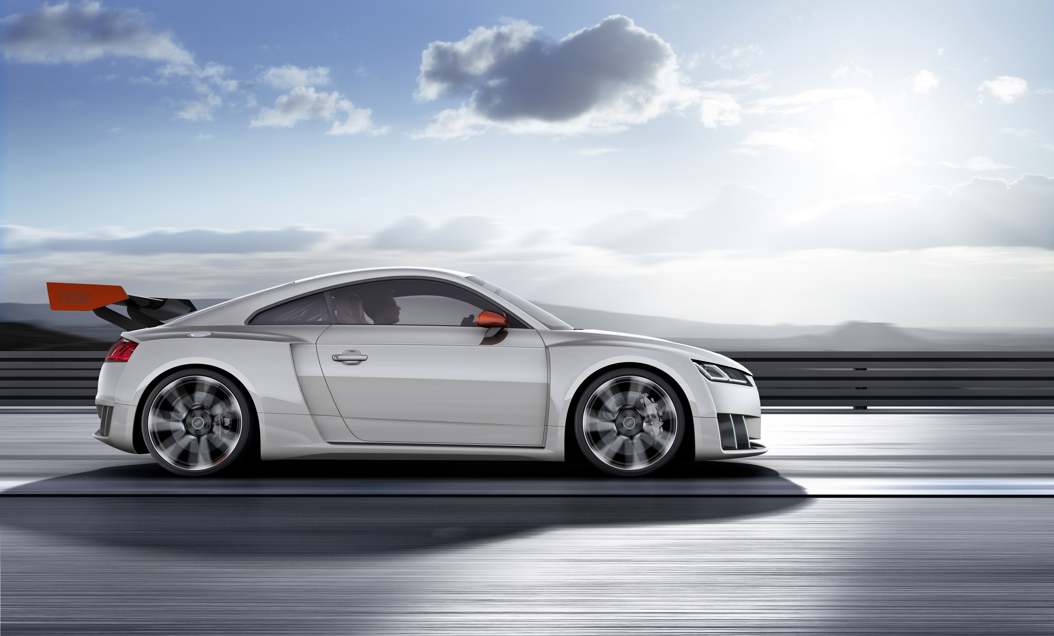 Audi maakt binnen tien jaar elk model minimaal hybride en introduceert daarnaast h-tron waterstoftechniek, elektrische turbo's, g-tron aardgas en draadloos laden.