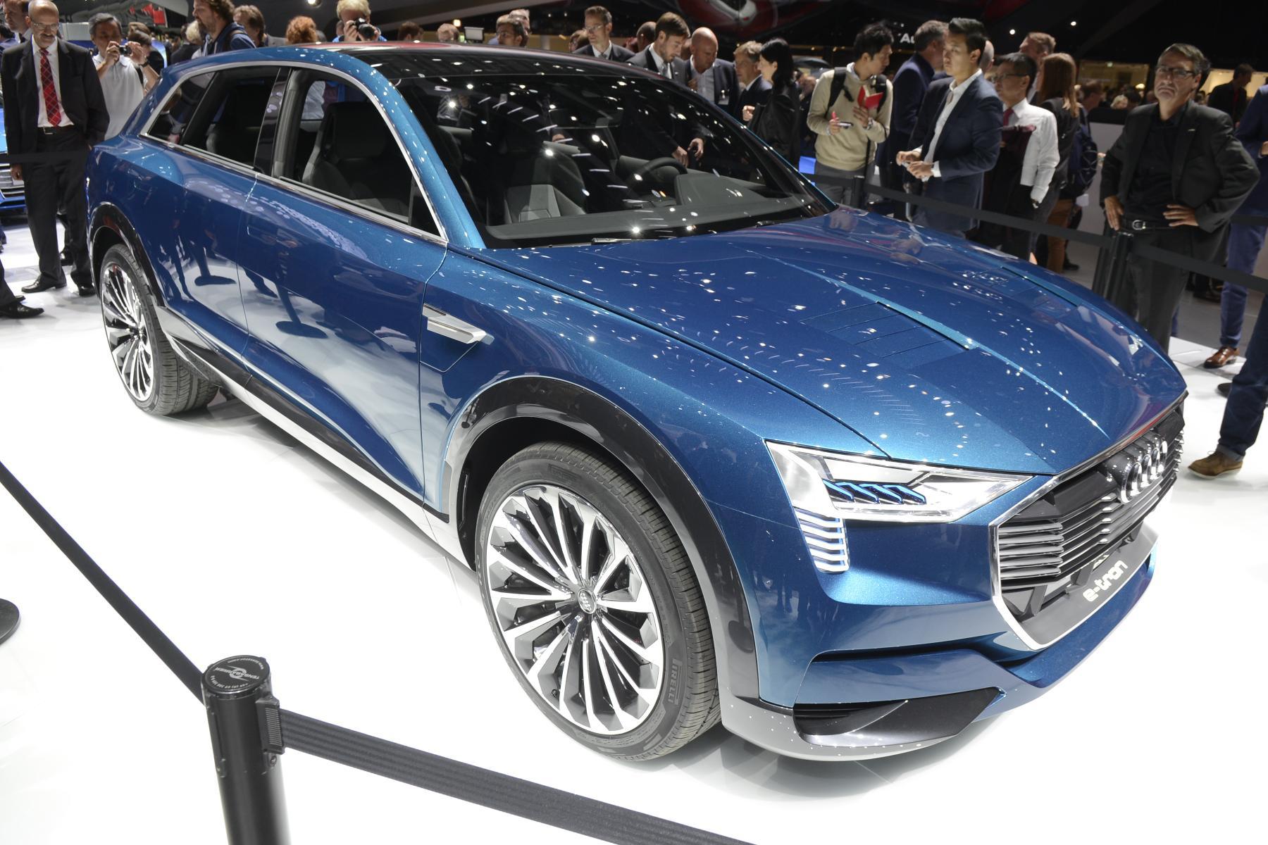 Audi maakt binnen tien jaar elk model minimaal hybride en introduceert daarnaast h-tron waterstoftechniek, elektrische turbo's, g-tron aardgas en draadloos laden.